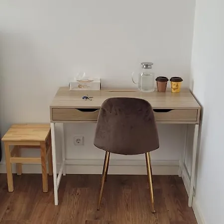 Comfy Near Metro & Airport ホームステイ