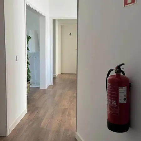 ホームステイ Comfy Near Metro & Airport リスボン