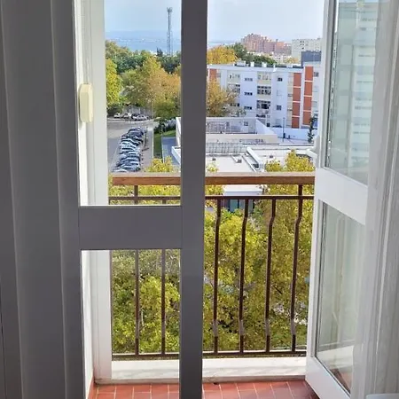 Comfy Near Metro & Airport 홈스테이